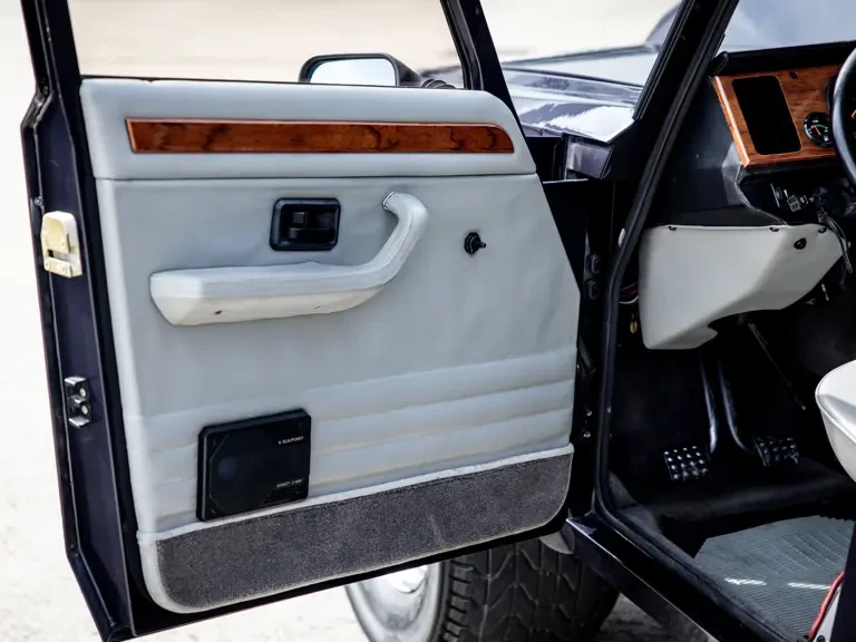 1988 Lamborghini LM002 - Image 17 of 31