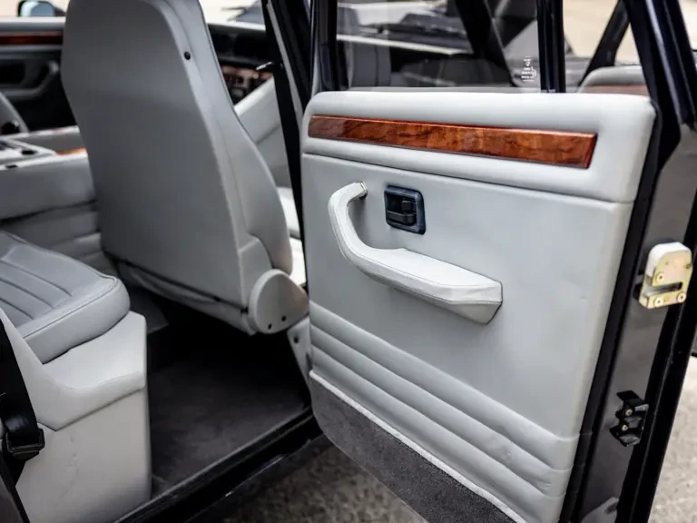1988 Lamborghini LM002 - Image 27 of 31