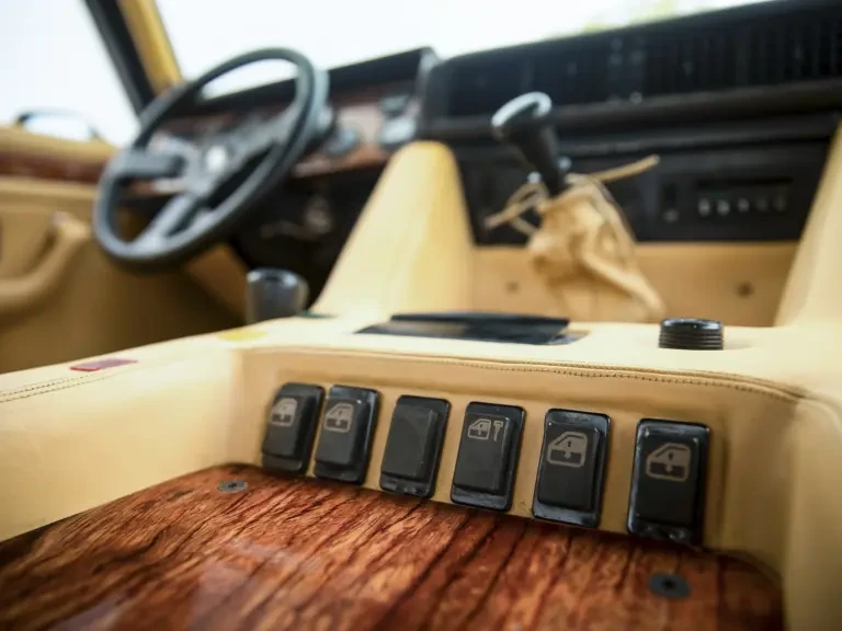 1988 Lamborghini LM002 - Image 12 of 31