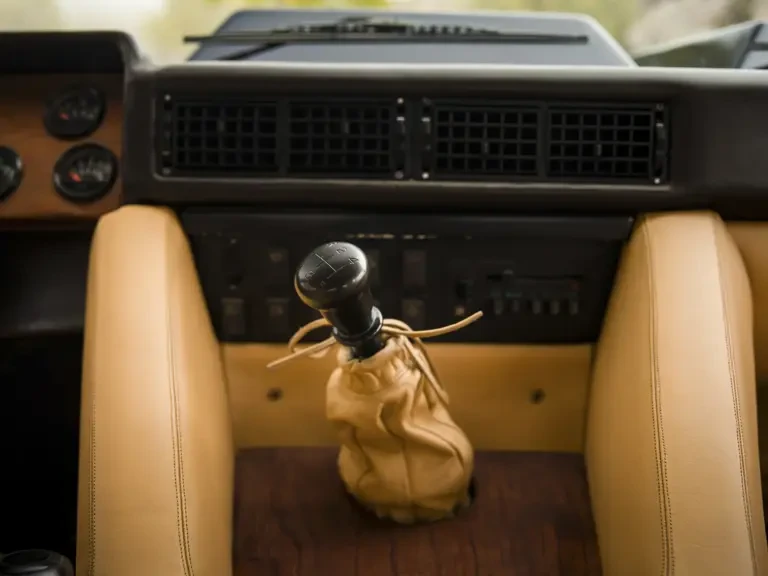 1988 Lamborghini LM002 - Image 12 of 31