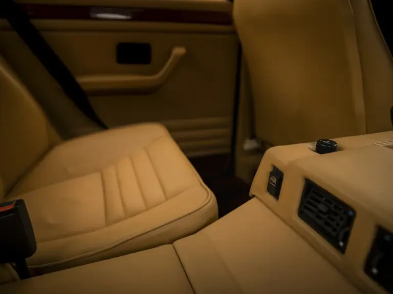 1988 Lamborghini LM002 - Image 17 of 31