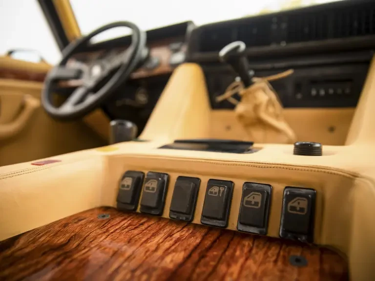 1988 Lamborghini LM002 - Image 13 of 31