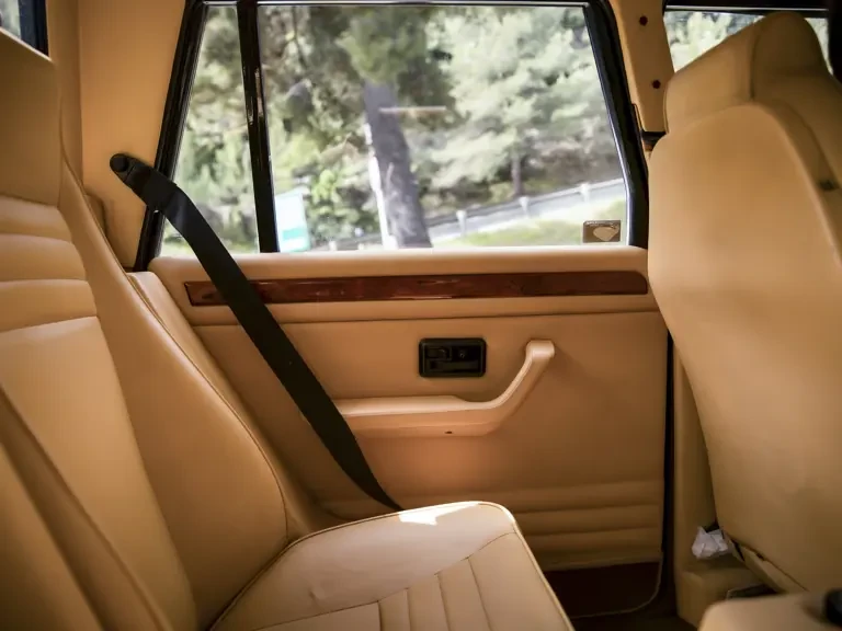 1988 Lamborghini LM002 - Image 15 of 31