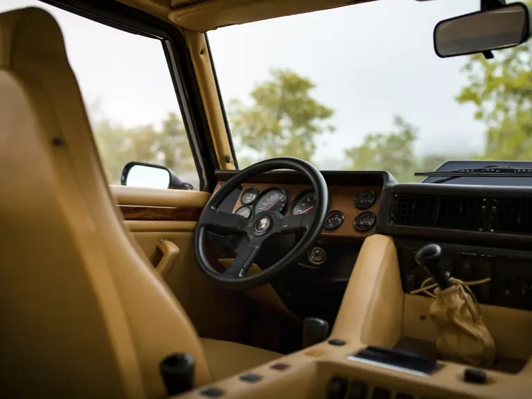 1988 Lamborghini LM002 - Image 10 of 31