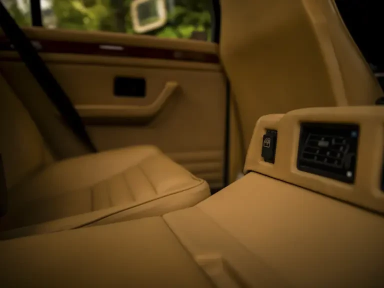 1988 Lamborghini LM002 - Image 18 of 31