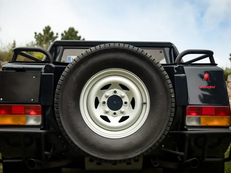1988 Lamborghini LM002 - Image 21 of 31