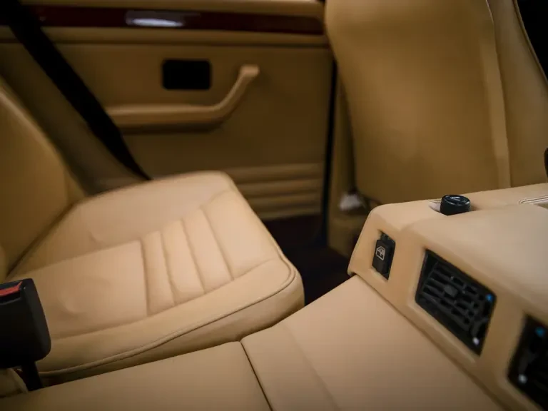 1988 Lamborghini LM002 - Image 16 of 31