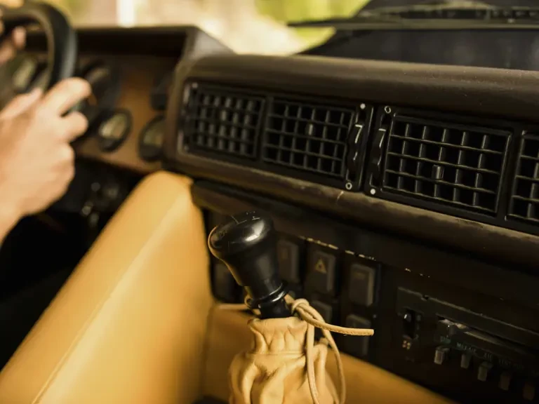 1988 Lamborghini LM002 - Image 14 of 31