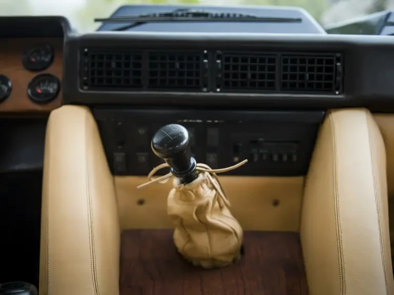 1988 Lamborghini LM002 - Image 11 of 31