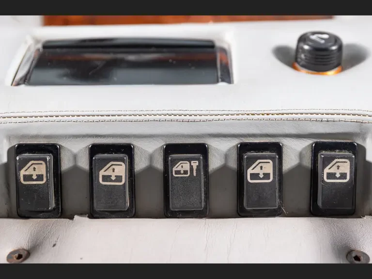 1988 Lamborghini LM002 - Image 19 of 31
