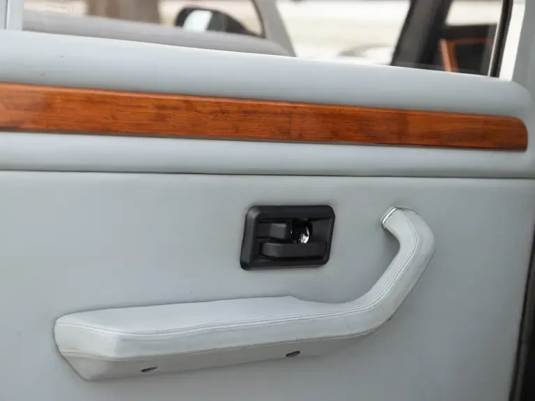 1988 Lamborghini LM002 - Image 27 of 31