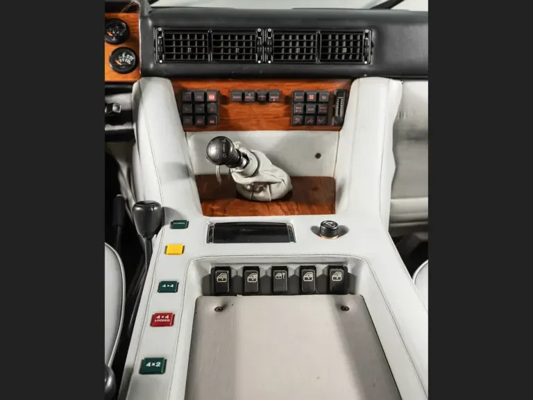 1988 Lamborghini LM002 - Image 13 of 31