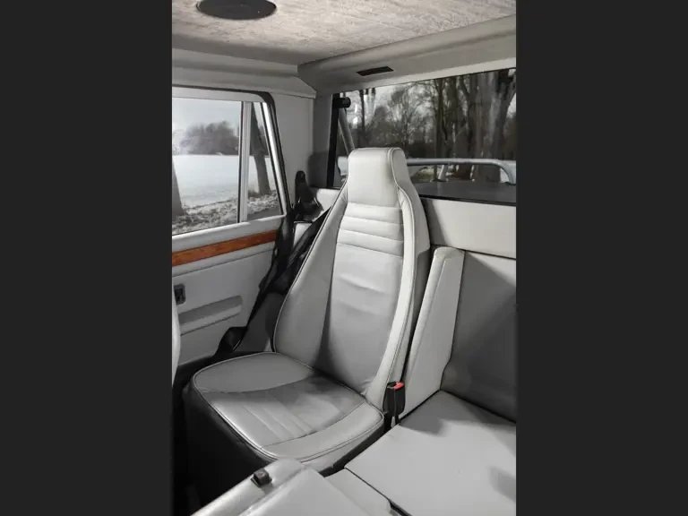 1988 Lamborghini LM002 - Image 24 of 31