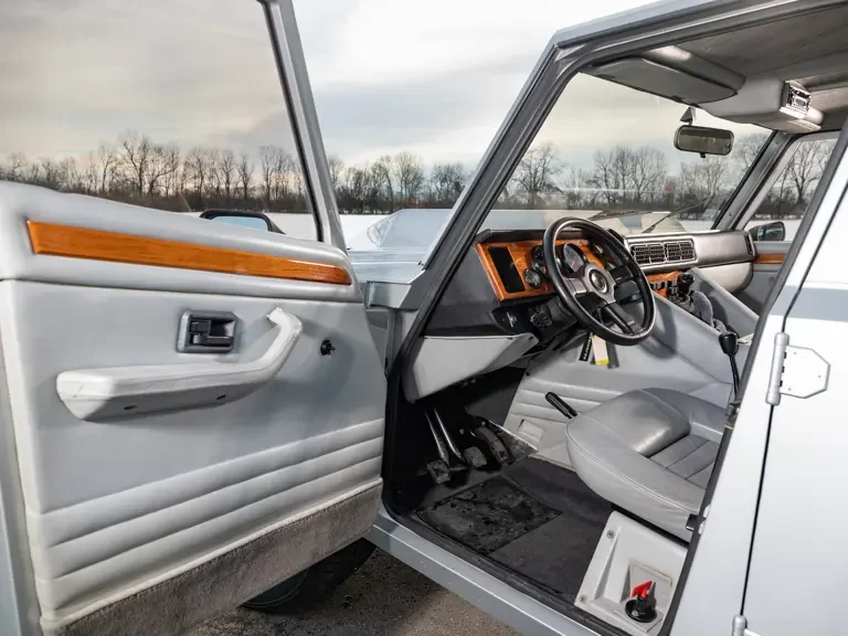 1988 Lamborghini LM002 - Image 25 of 31