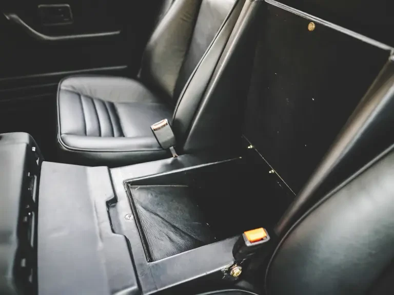 1988 Lamborghini LM002 - Image 20 of 31