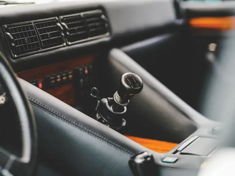 1988 Lamborghini LM002 - Image 15 of 31