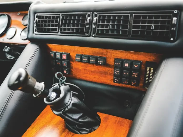 1988 Lamborghini LM002 - Image 16 of 31