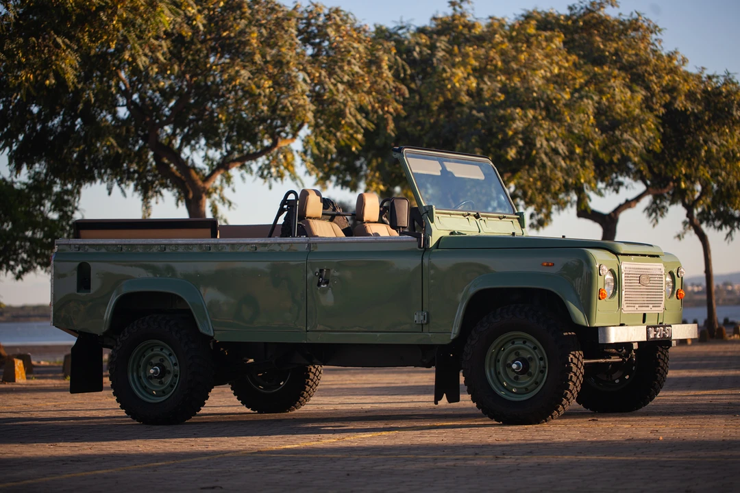 1988 Land Rover Defender 110 - Image 17 of 31