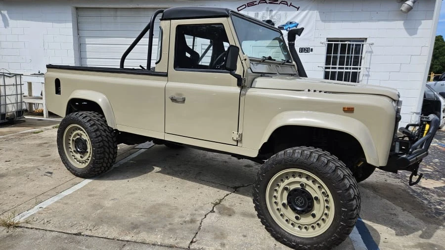 1988 Land Rover Defender 110 - Image 2 of 12
