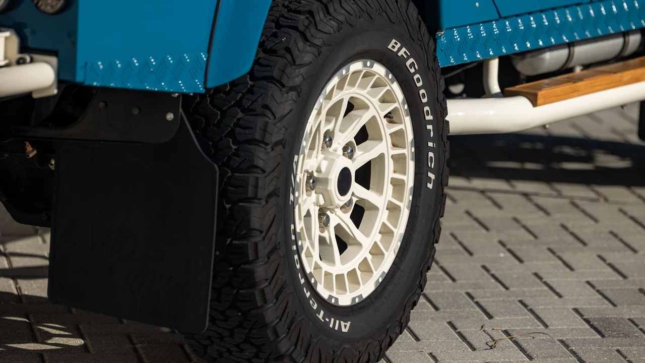 1988 Land Rover Defender 110 - Image 20 of 31