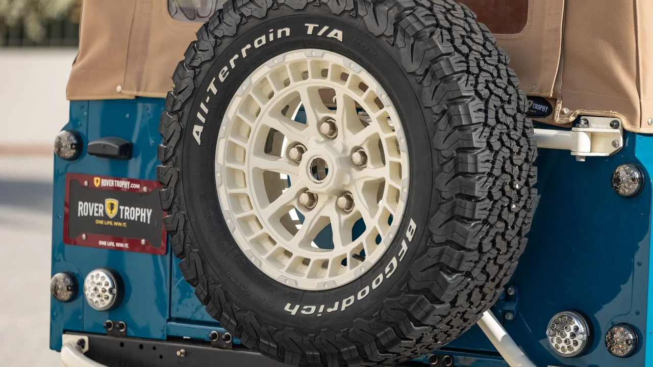 1988 Land Rover Defender 110 - Image 22 of 31
