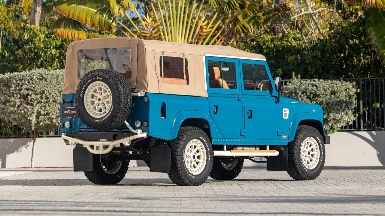 1988 Land Rover Defender 110 - Image 17 of 31