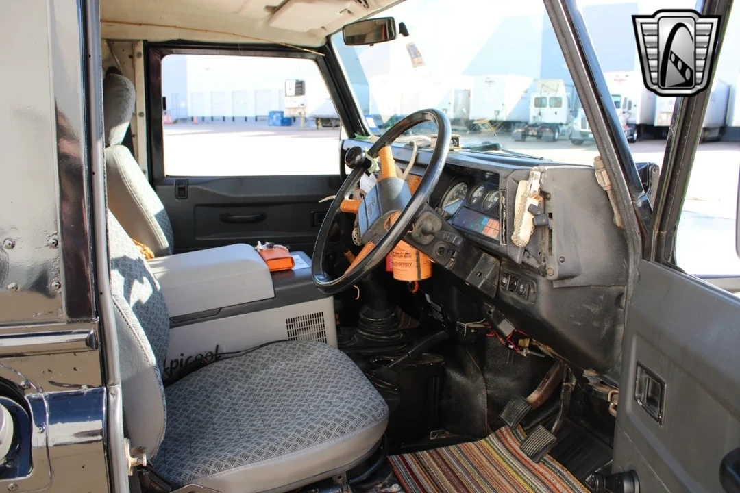 1988 Land Rover Defender 110 - Image 17 of 21