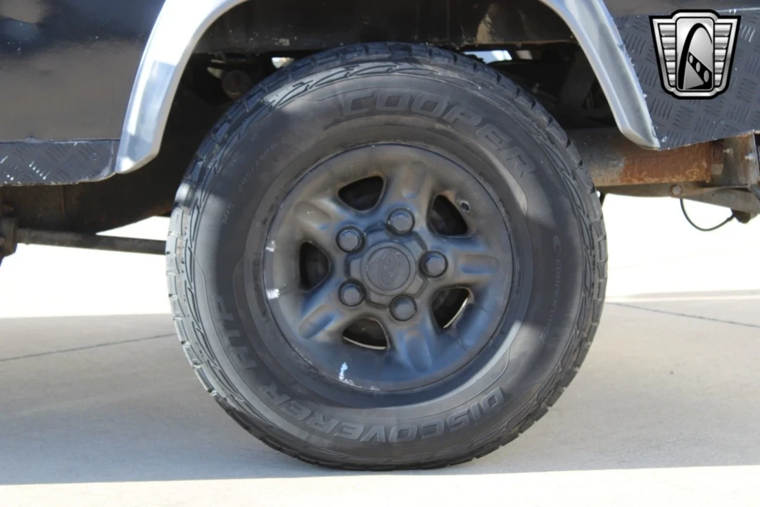 1988 Land Rover Defender 110 - Image 9 of 12