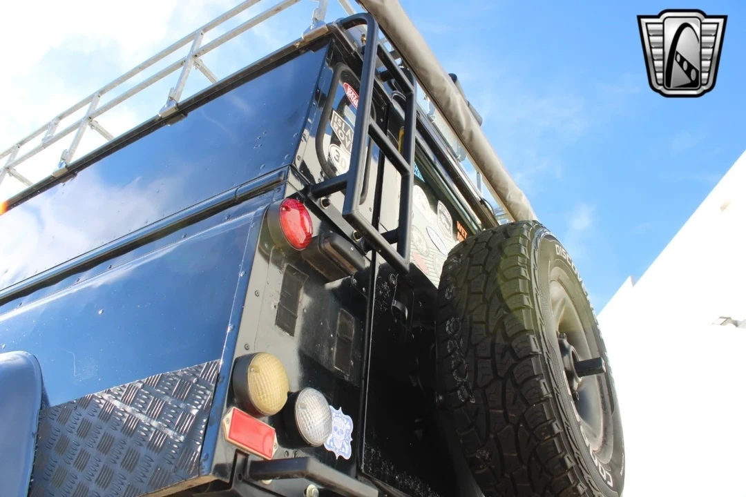 1988 Land Rover Defender 110 - Image 14 of 21