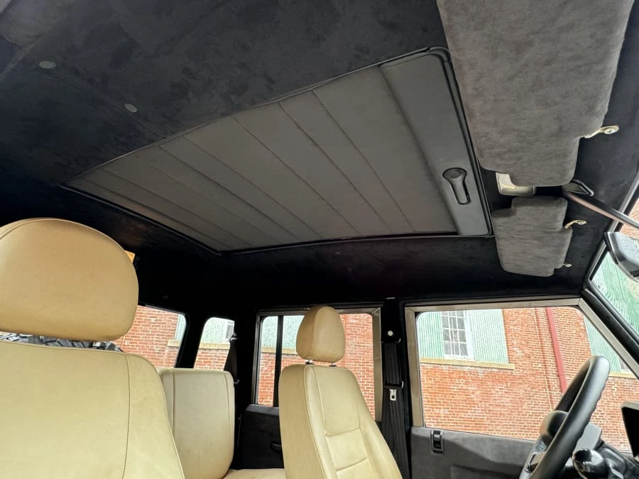 1988 Land Rover Defender 110 - Image 17 of 31