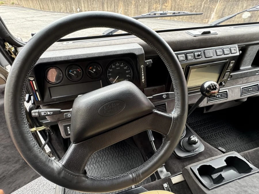 1988 Land Rover Defender 110 - Image 19 of 31