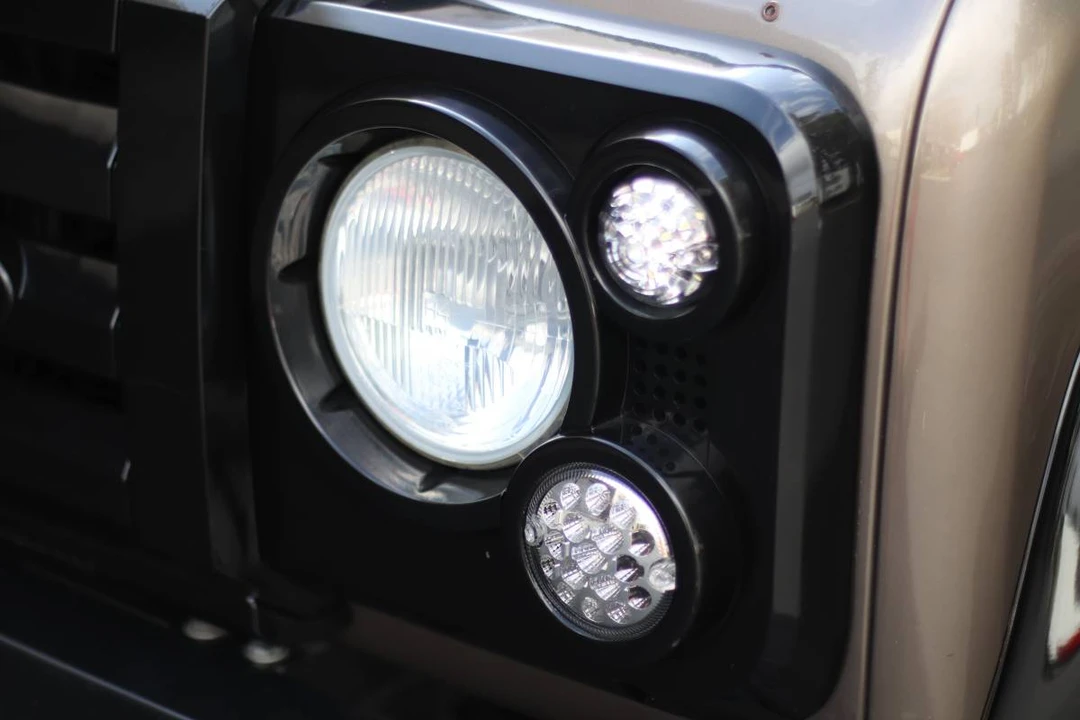 1988 Land Rover Defender 110 - Image 17 of 21