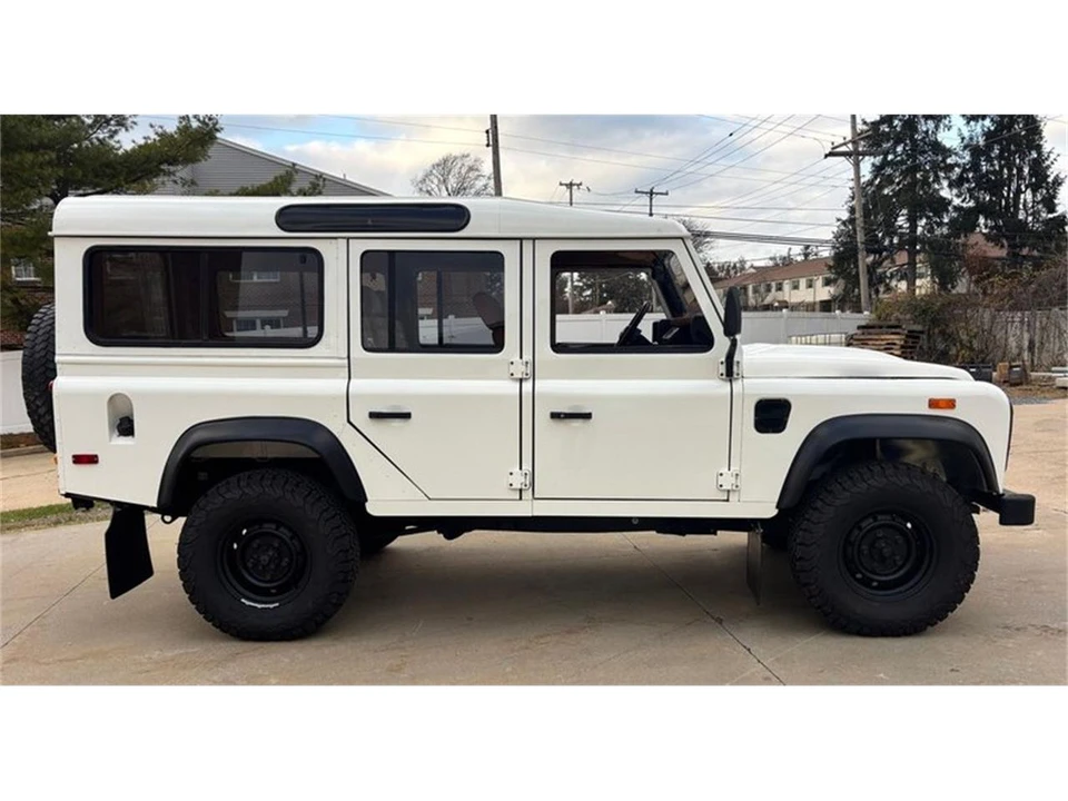 1988 Land Rover Defender 110 - Image 2 of 31