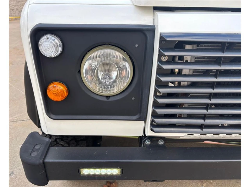 1988 Land Rover Defender 110 - Image 18 of 31