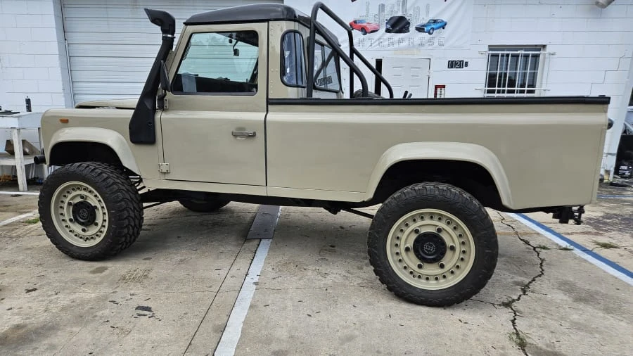 1988 Land Rover Defender 110 - Image 2 of 15