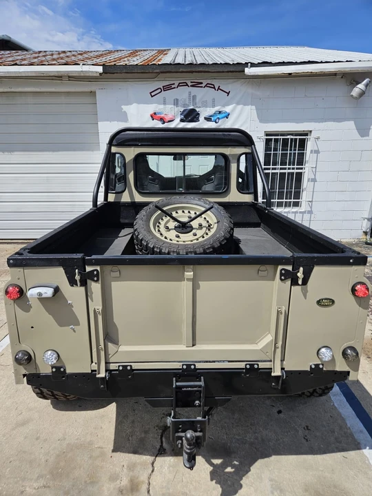 1988 Land Rover Defender 110 - Image 8 of 15