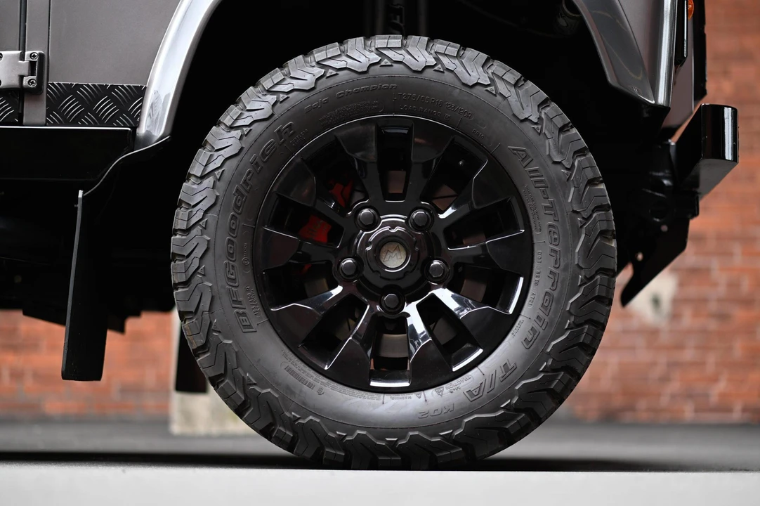 1988 Land Rover Defender 110 - Image 30 of 31