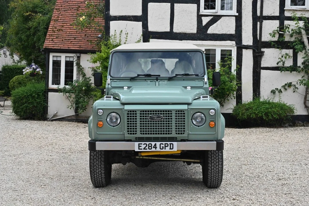 1988 Land Rover Defender 110 - Image 6 of 30