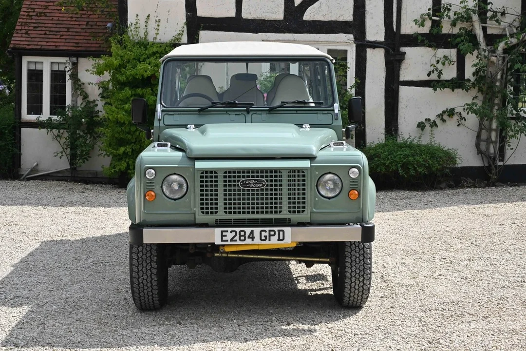 1988 Land Rover Defender 110 - Image 17 of 30