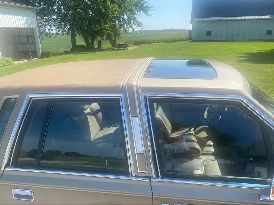 1988 Lincoln Continental 8th Gen - Image 3 of 10