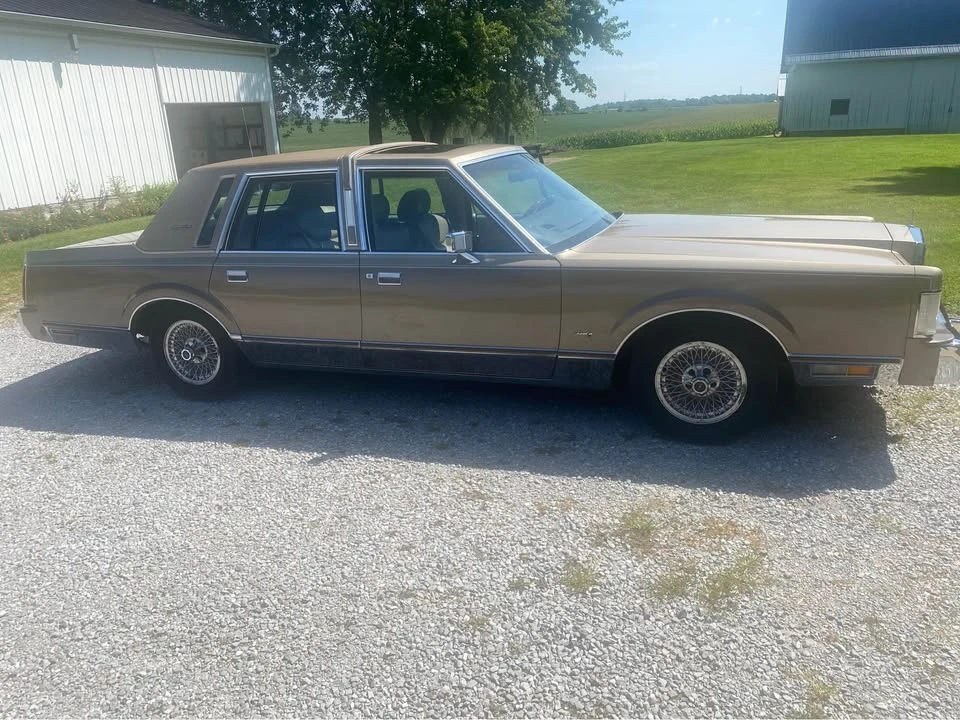 1988 Lincoln Continental 8th Gen - Image 2 of 10