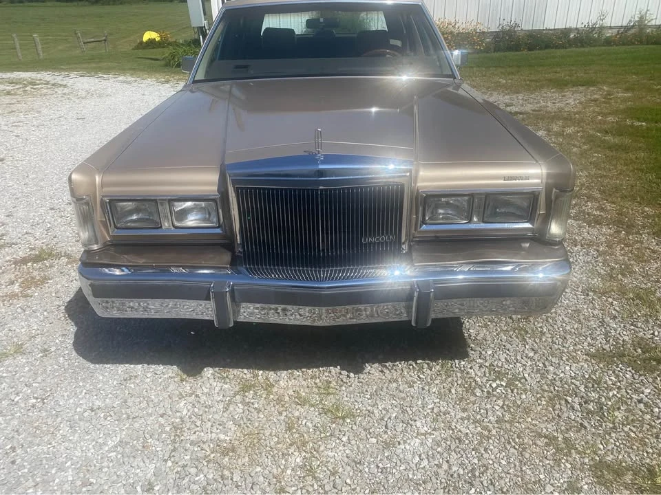 1988 Lincoln Continental 8th Gen - Image 5 of 10