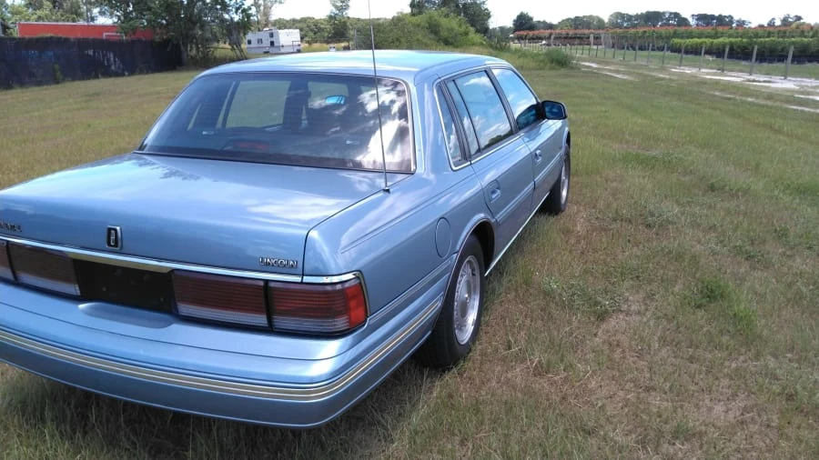 1988 Lincoln Continental 8th Gen - Image 2 of 5