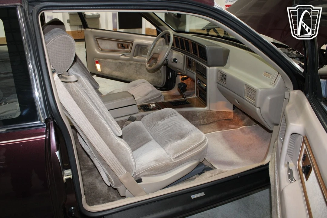 1988 Lincoln Continental Mark VII - Image 8 of 12