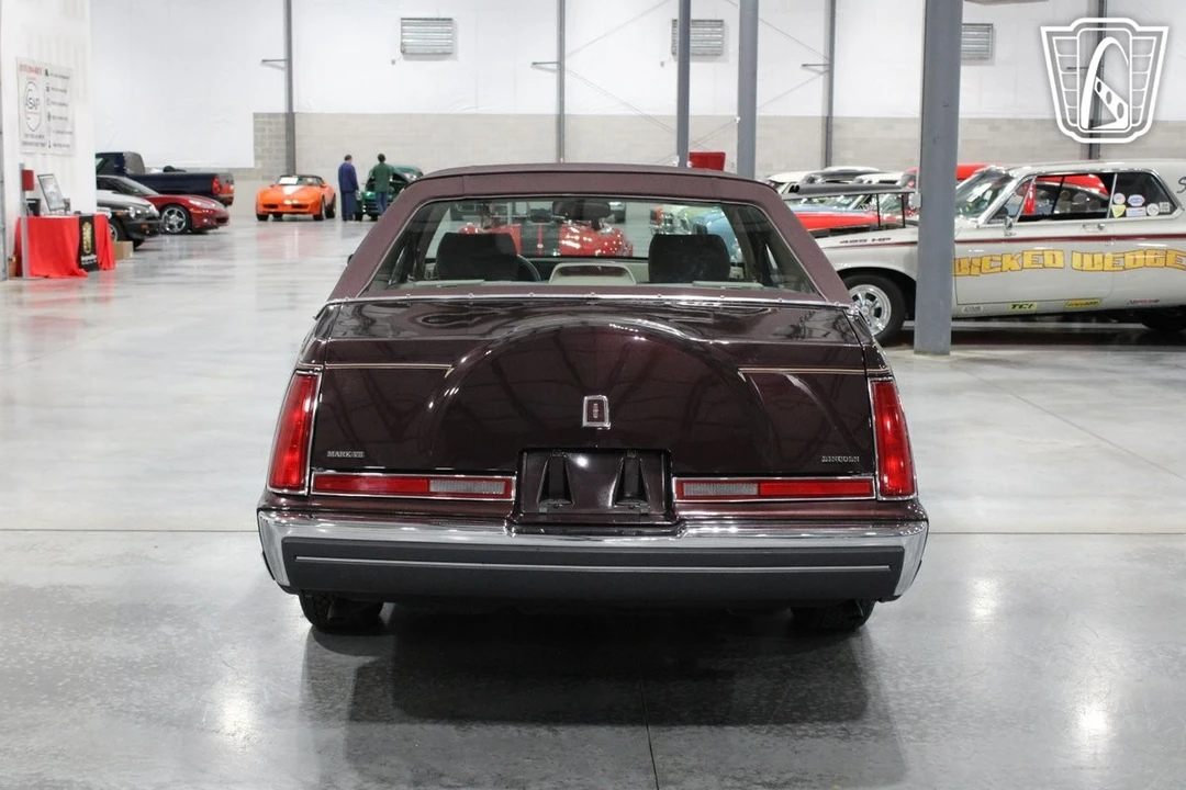 1988 Lincoln Continental Mark VII - Image 17 of 21