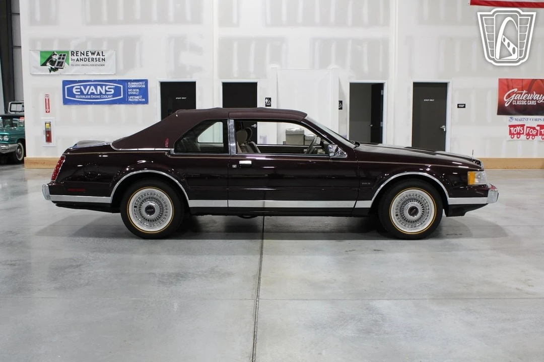 1988 Lincoln Continental Mark VII - Image 19 of 21