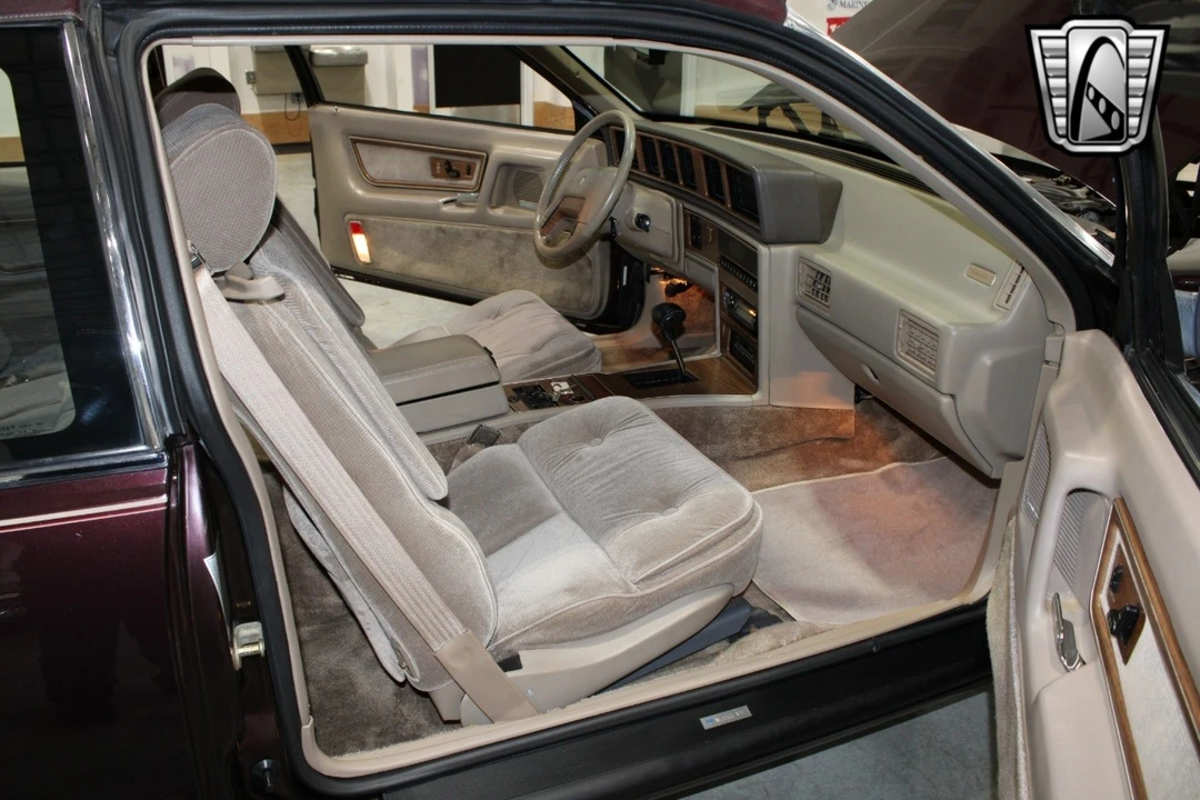 1988 Lincoln Continental Mark VII - Image 9 of 12