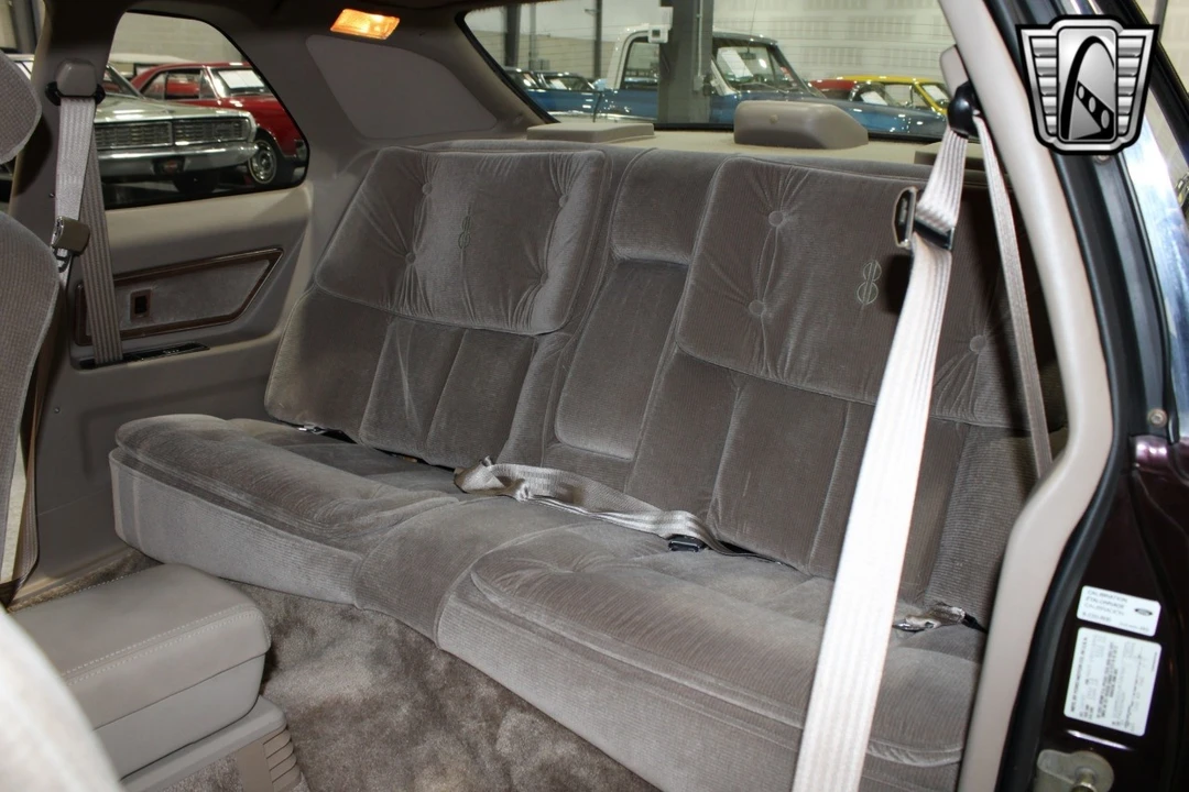 1988 Lincoln Continental Mark VII - Image 10 of 12