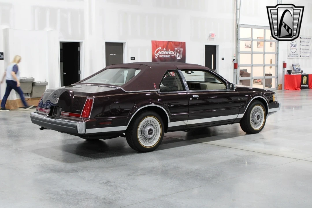 1988 Lincoln Continental Mark VII - Image 5 of 12