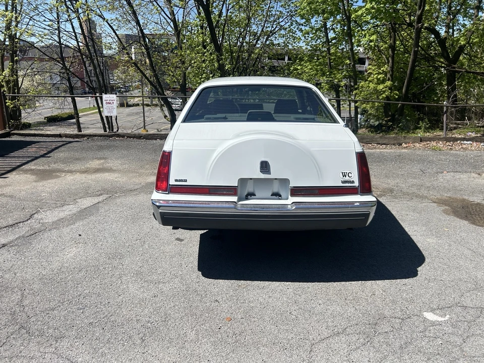 1988 Lincoln Continental Mark VII - Image 6 of 11